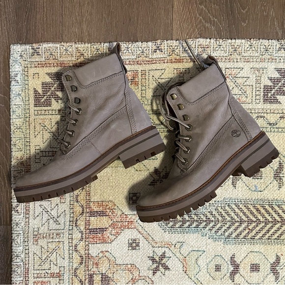 NWOT Timberland Women's Water Resistant Hiking Boot Taupe Size 6 - Picture 4 of 8